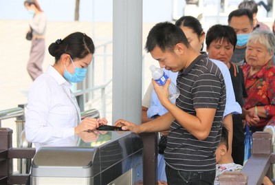 喜迎中秋 欢度国庆|八里河旅游区“双节”首日 秩序井然 旅游信息咨询服务